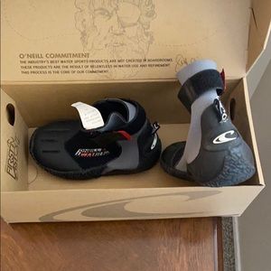 Youth wetsuit boots